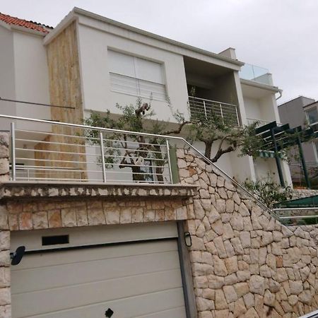 Apartment Sreta Omis Exterior photo