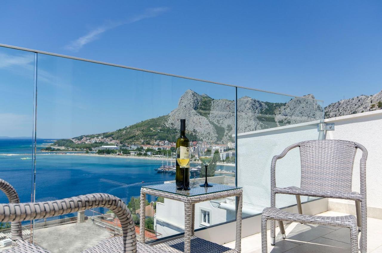 Apartment Sreta Omis Exterior photo