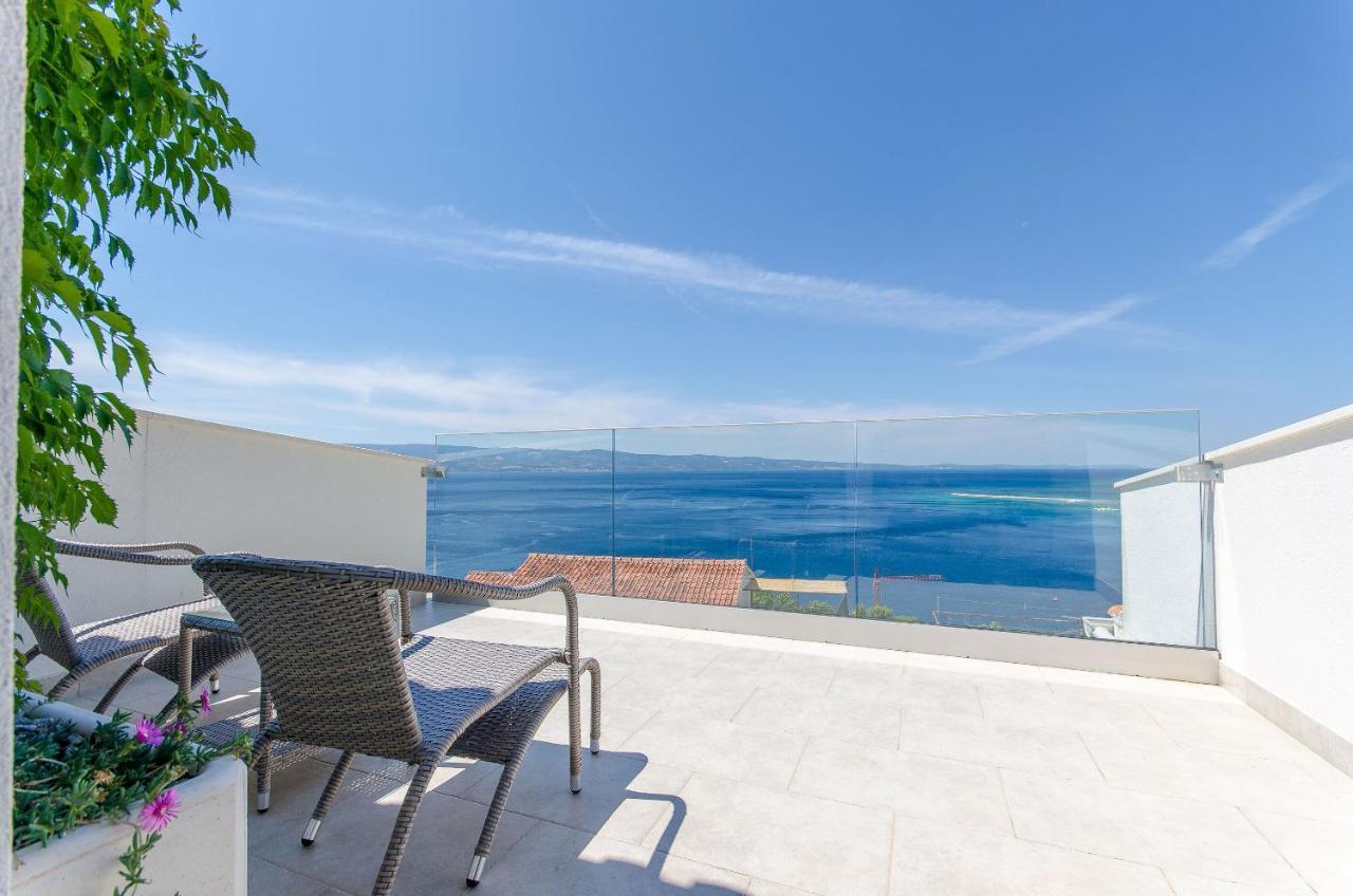 Apartment Sreta Omis Exterior photo