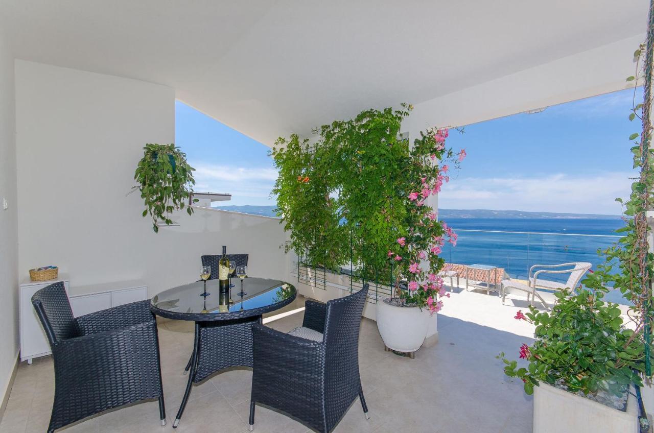 Apartment Sreta Omis Exterior photo