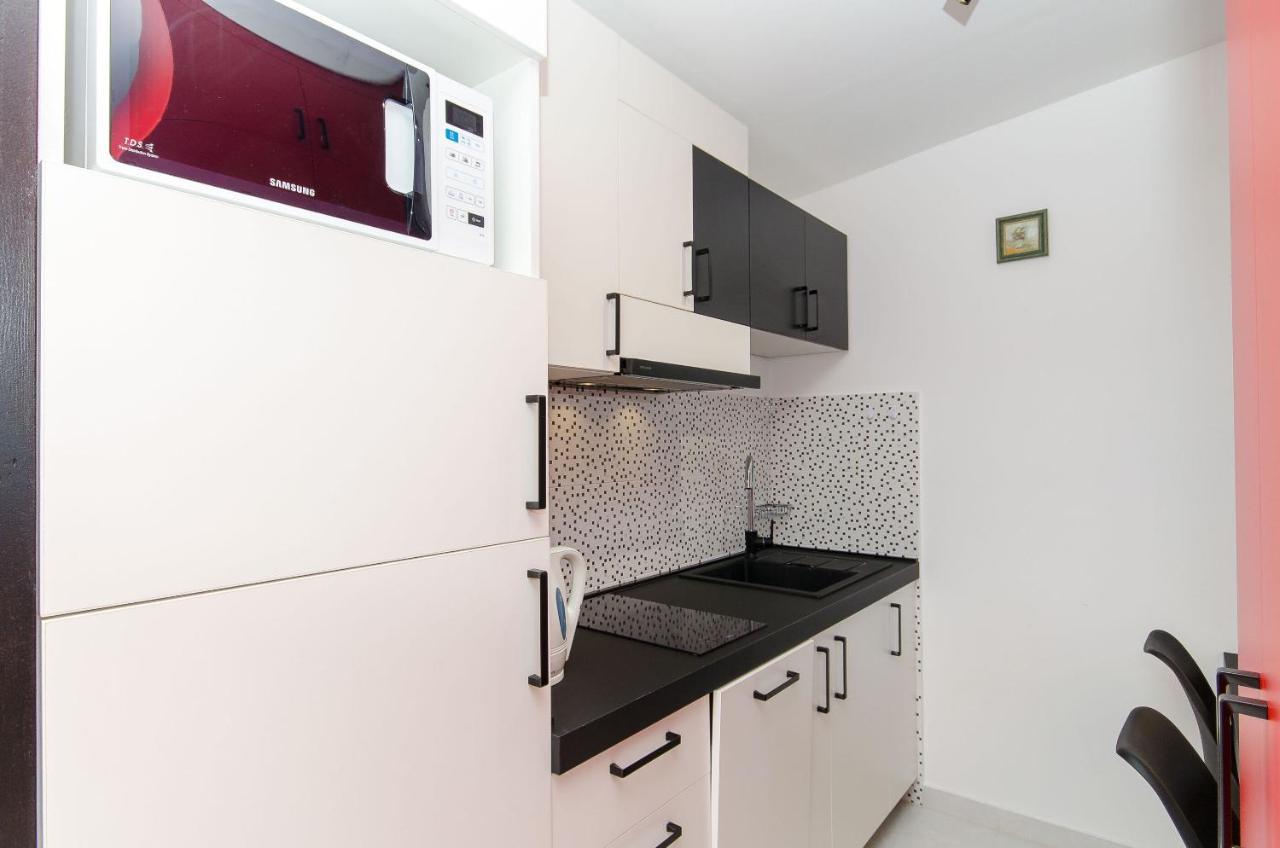 Apartment Sreta Omis Exterior photo