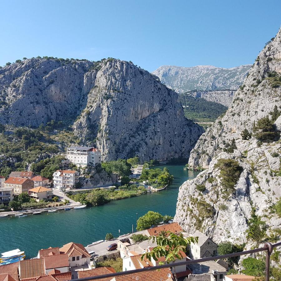 Apartment Sreta Omis Exterior photo