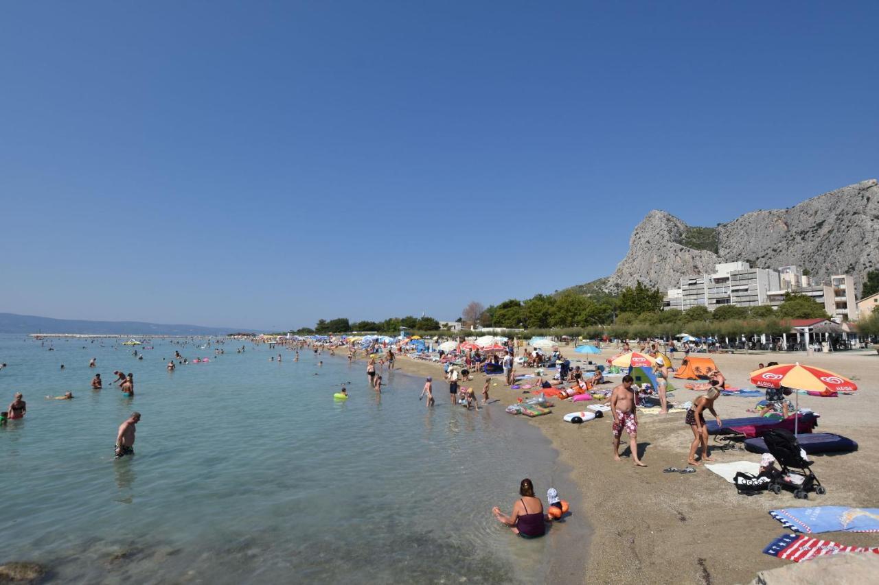 Apartment Sreta Omis Exterior photo