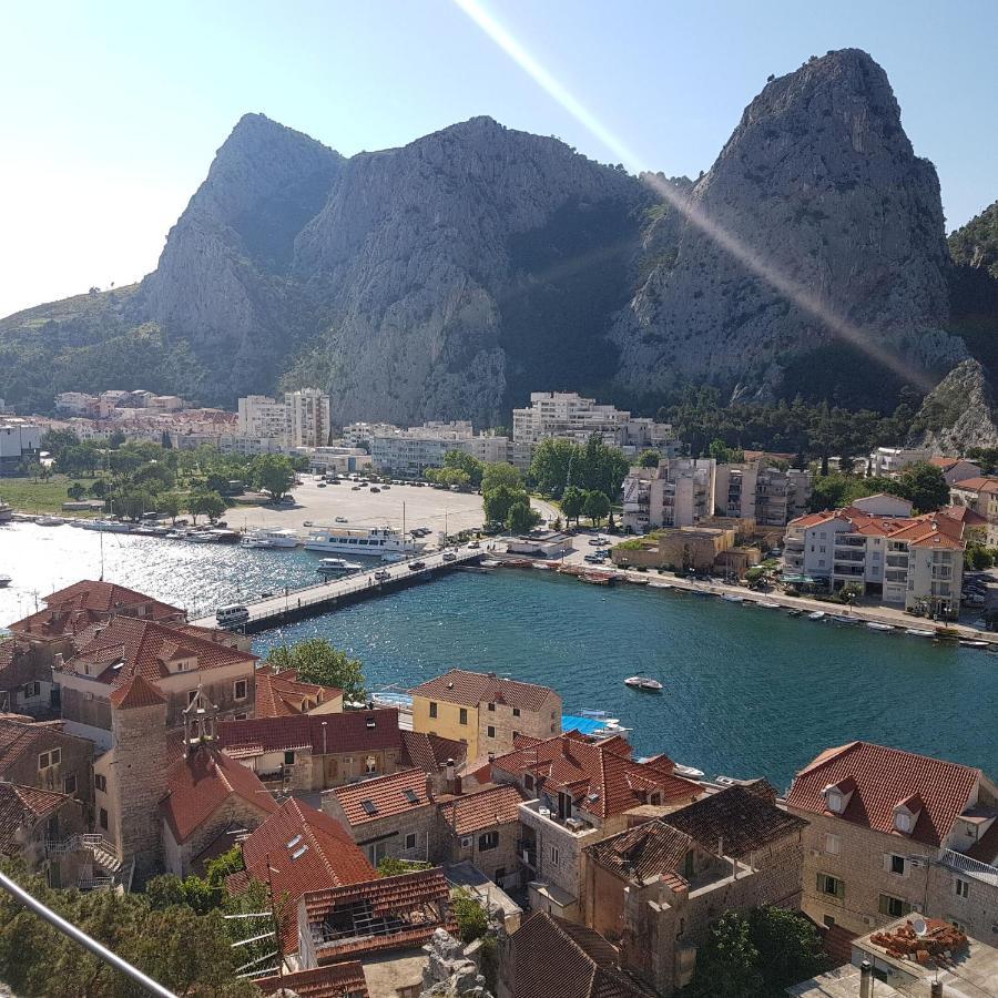 Apartment Sreta Omis Exterior photo