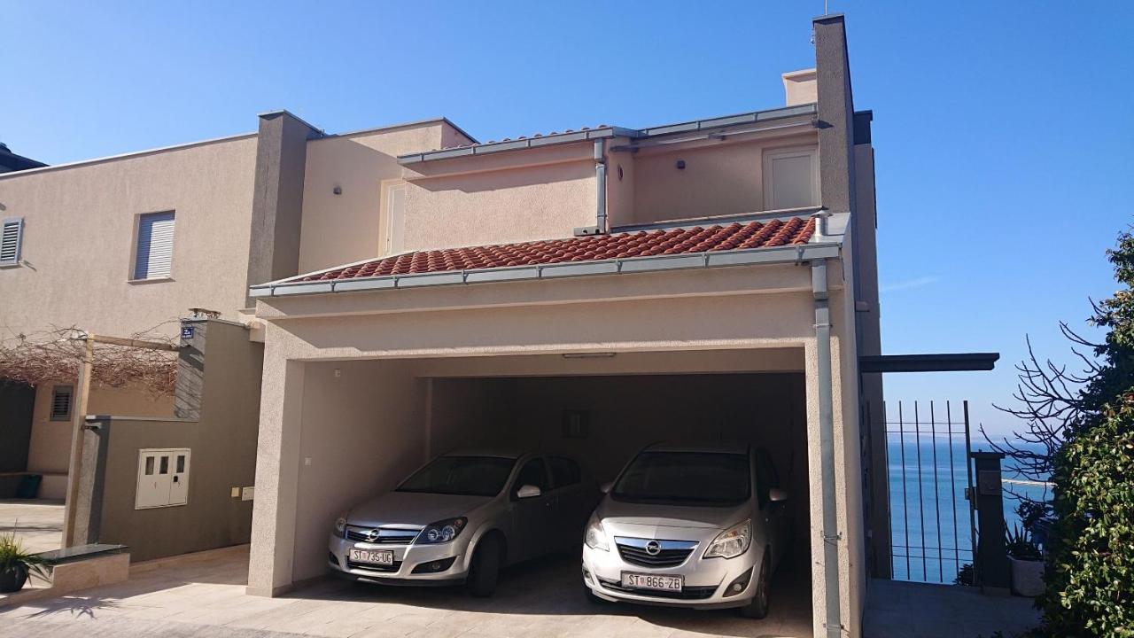 Apartment Sreta Omis Exterior photo