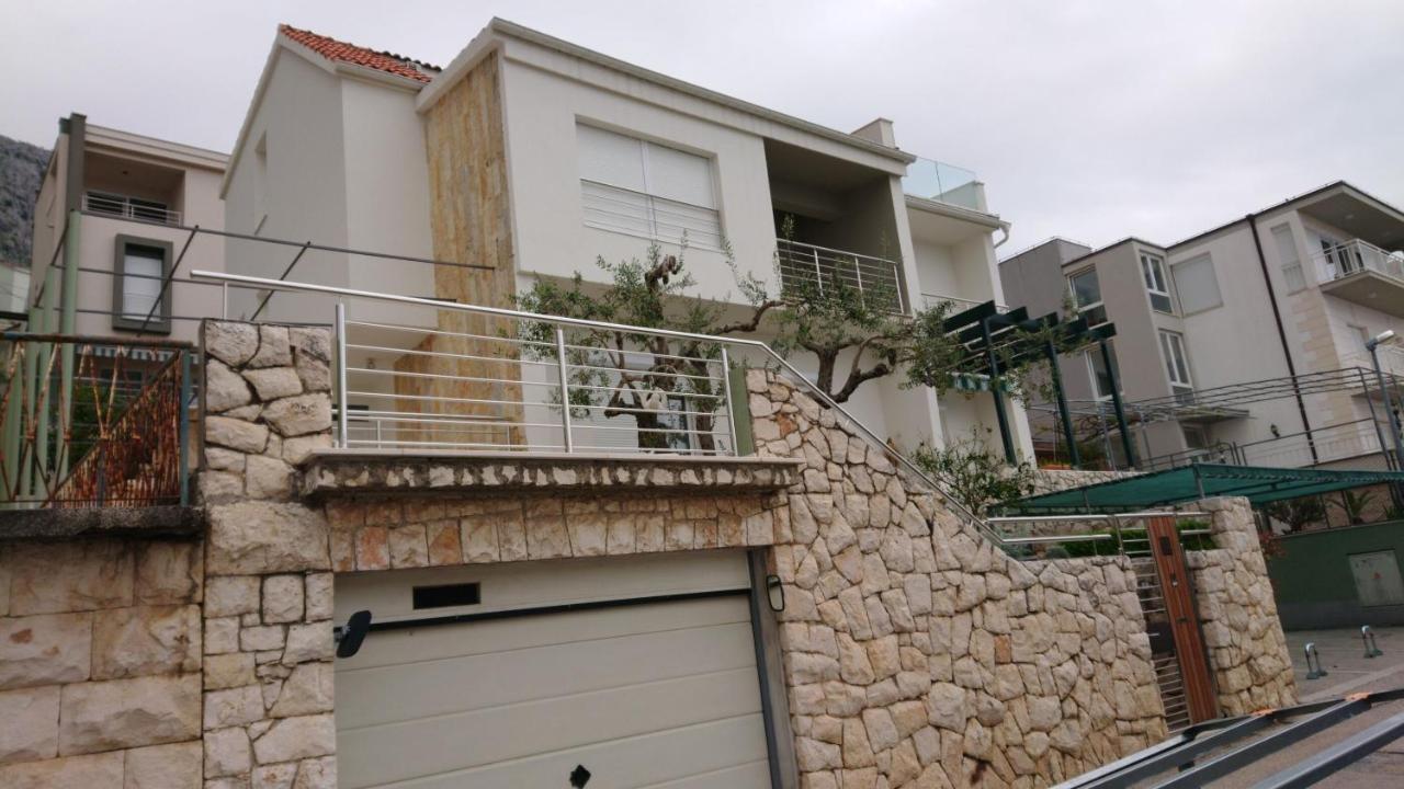 Apartment Sreta Omis Exterior photo