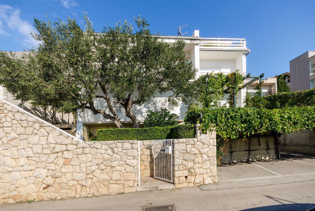 Apartment Sreta Omis Exterior photo